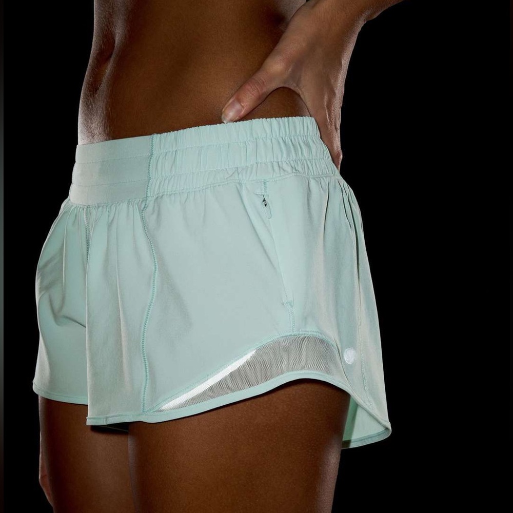Lululemon Hotty Hot Low-Rise Lined Short 2.5"
Delicate Mint Womens Size 12